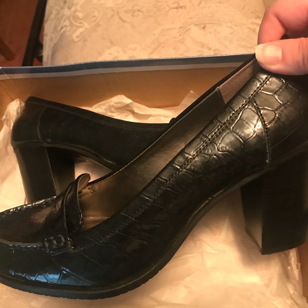 Worn once 6” 11M Bandolino faux croc heels black